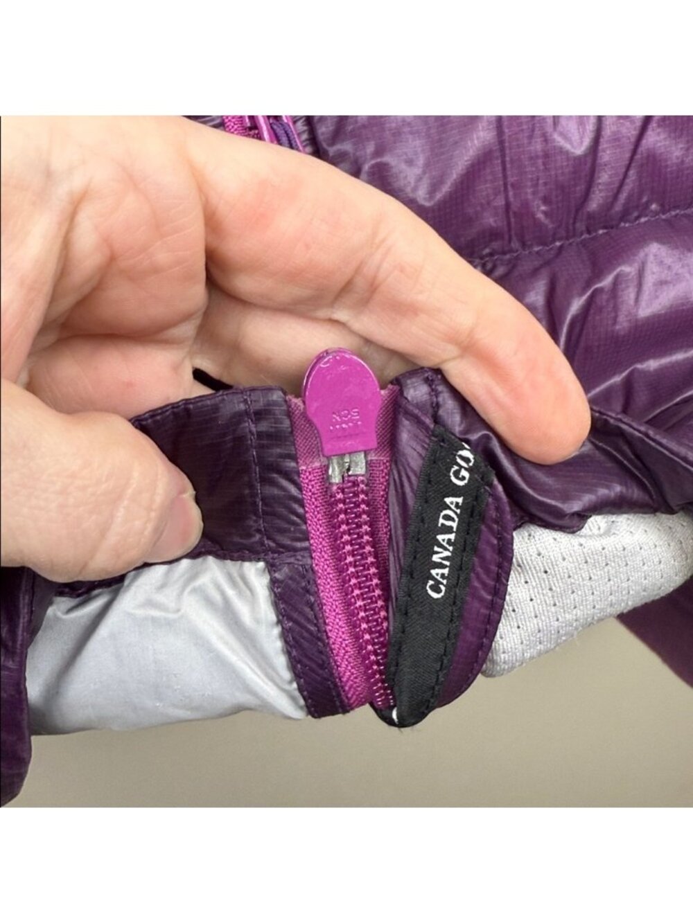 CANADA GOOSE 2011-2014 HyBridge Lite Hoody Women's Purple Hooded Jacket med - Picture 16 of 16